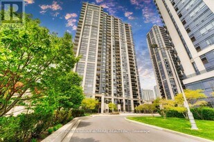 153 Beecroft Rd in Toronto, ON - Building Photo