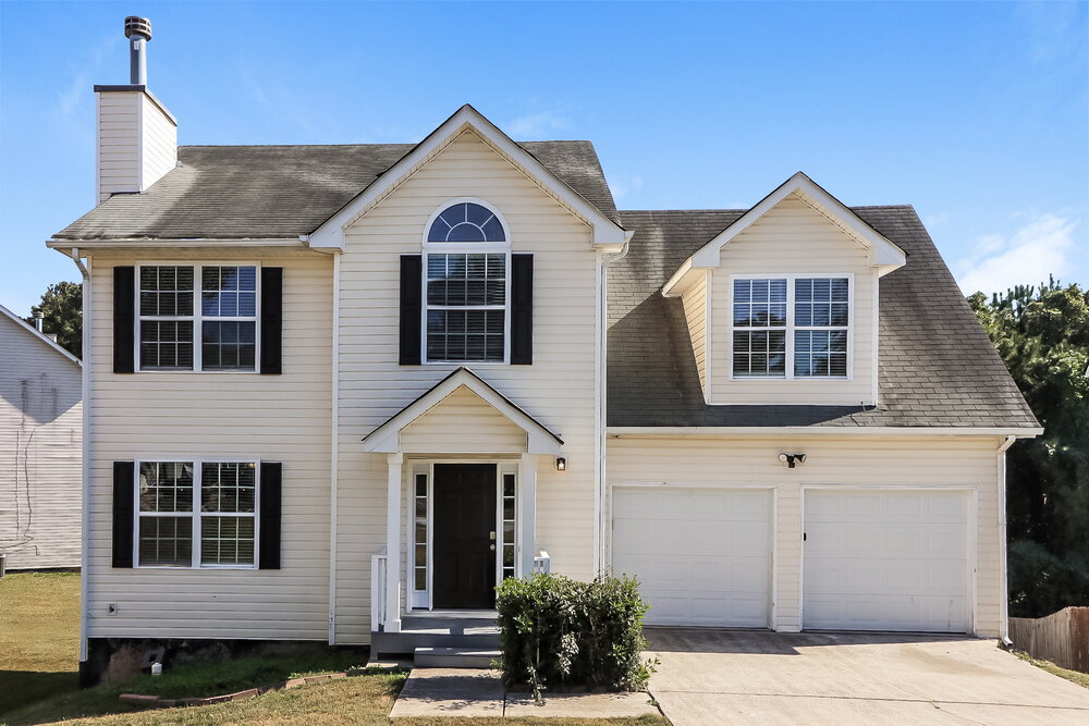 310 Blue Sail Ln in College Park, GA - Building Photo