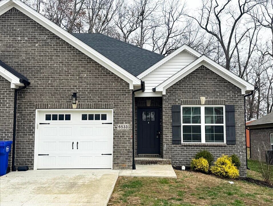 6533 Fortuna Ave in Bowling Green, KY - Foto de edificio