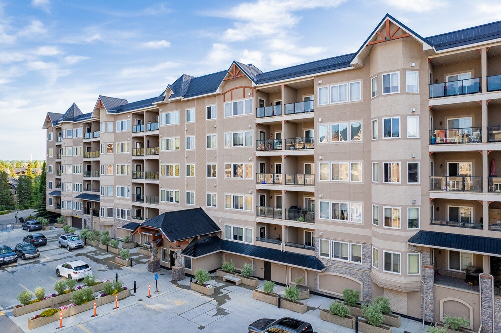 10 Discovery Ridge in Calgary, AB - Building Photo