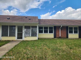 341B Canterbury Ct in Lakewood, NJ - Building Photo