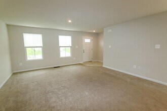 228 Chandlers Glen Dr in Bunker Hill, WV - Building Photo - Building Photo