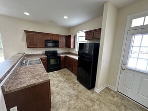 712 Tattnall Dr in Hinesville, GA - Building Photo - Building Photo