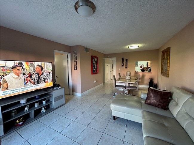 11309 SW 200th St in Miami, FL - Building Photo - Building Photo