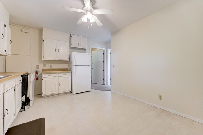 property at 602 S Flood Ave