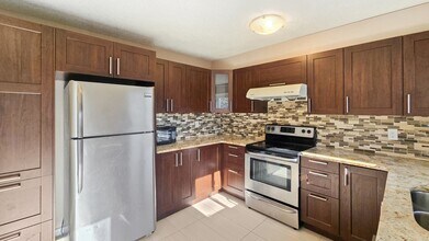 6015-6015 5 Ave SE in Calgary, AB - Building Photo - Building Photo