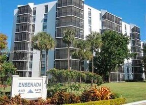 3401 N Country Club Dr in Aventura, FL - Building Photo