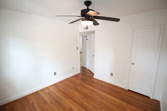 1303 S Walter Reed Dr, Unit 202 in Arlington, VA - Building Photo - Building Photo