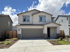 1817 Solana Dr in Los Banos, CA - Building Photo