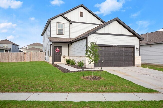 6807 Tiznow Ln in Buda, TX - Foto de edificio - Building Photo