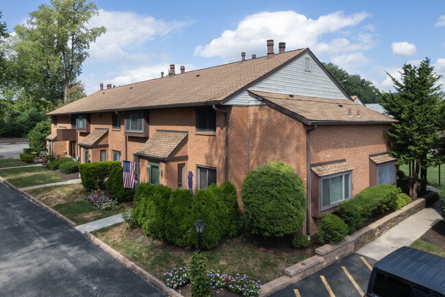 Harverford Village in Ardmore, PA - Foto de edificio - Building Photo