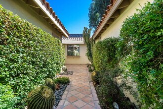 186 Gran Via in Palm Desert, CA - Building Photo - Building Photo
