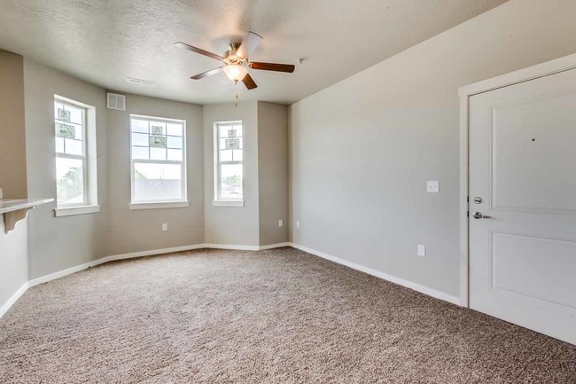 801 S Sunglow Ln-Unit -101 in Nampa, ID - Building Photo - Building Photo