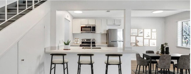 900 E Tiffany Dr in West Palm Beach, FL - Building Photo - Building Photo