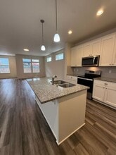 7122 S 13th St in Ridgefield, WA - Building Photo - Building Photo