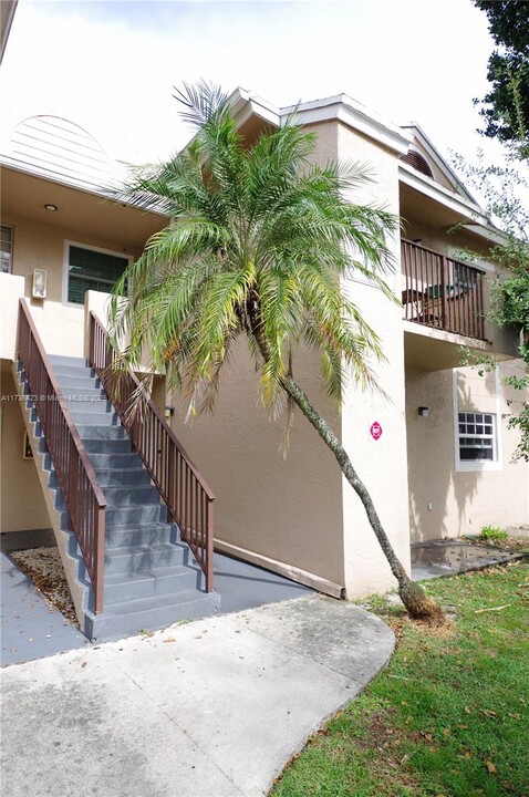 1761 NW 96th Terrace in Pembroke Pines, FL - Building Photo