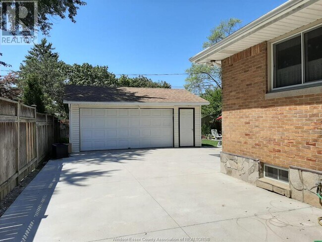 3633 McKay Ave in Windsor, ON - Building Photo - Building Photo