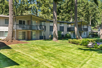 Chambers Pointe Apartments in University Place, WA - Foto de edificio - Building Photo