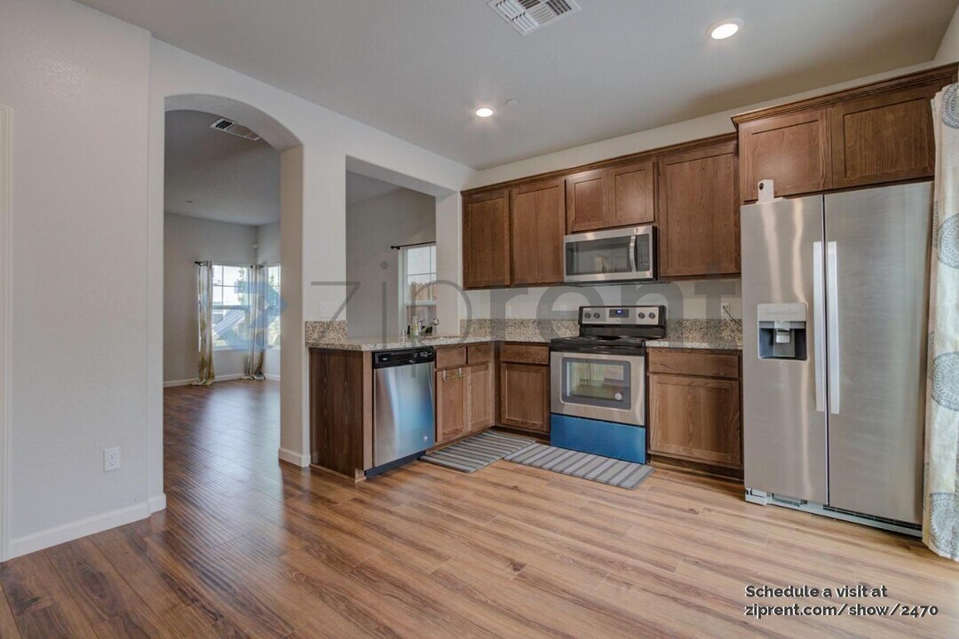 8159 Laurel Willow Ln in Sacramento, CA - Building Photo