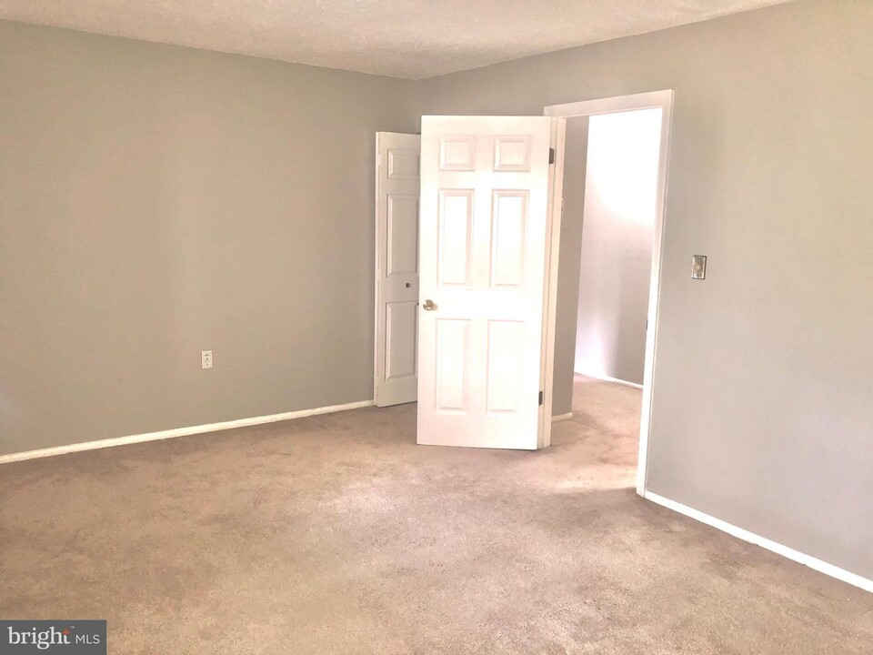 1809 Snow Meadow Ln-Unit -102 in Baltimore, MD - Building Photo