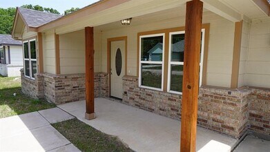 800 Hemlock Dr in Quinlan, TX - Building Photo - Building Photo