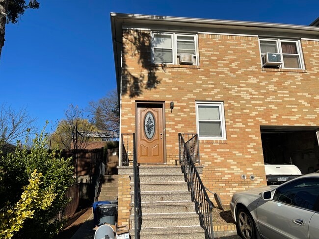 11 Munn Pl, Unit 1 in Yonkers, NY - Foto de edificio - Building Photo
