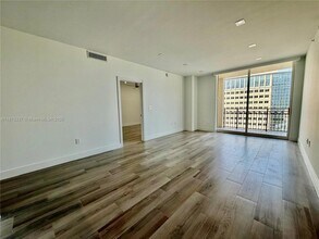 550 Okeechobee Blvd, Unit 1606 in West Palm Beach, FL - Foto de edificio - Building Photo