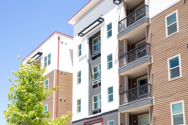 YOUnion at Reno- Student Living in Reno, NV - Foto de edificio - Building Photo