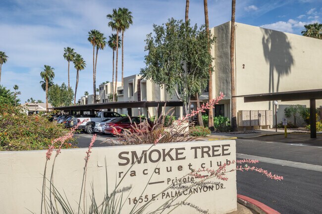 Smoke Tree in Palm Springs, CA - Foto de edificio - Building Photo