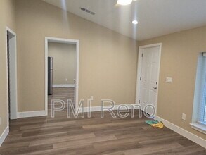 450 Tracy Ln in Reno, NV - Building Photo - Building Photo