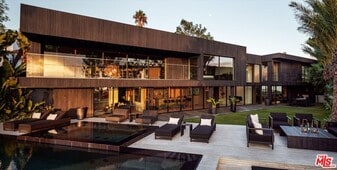 1663 Summitridge Dr in Beverly Hills, CA - Building Photo