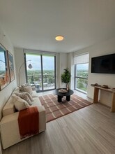 1460 NW 35th St, Unit A-1 in Miami, FL - Foto de edificio - Building Photo