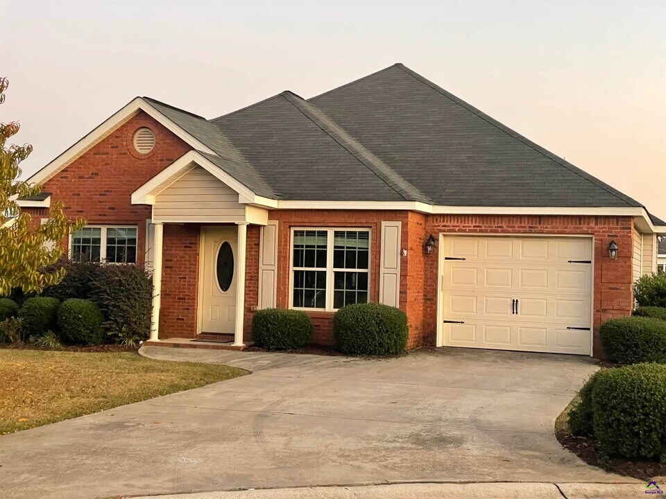 102 Madison Walk in Byron, GA - Building Photo