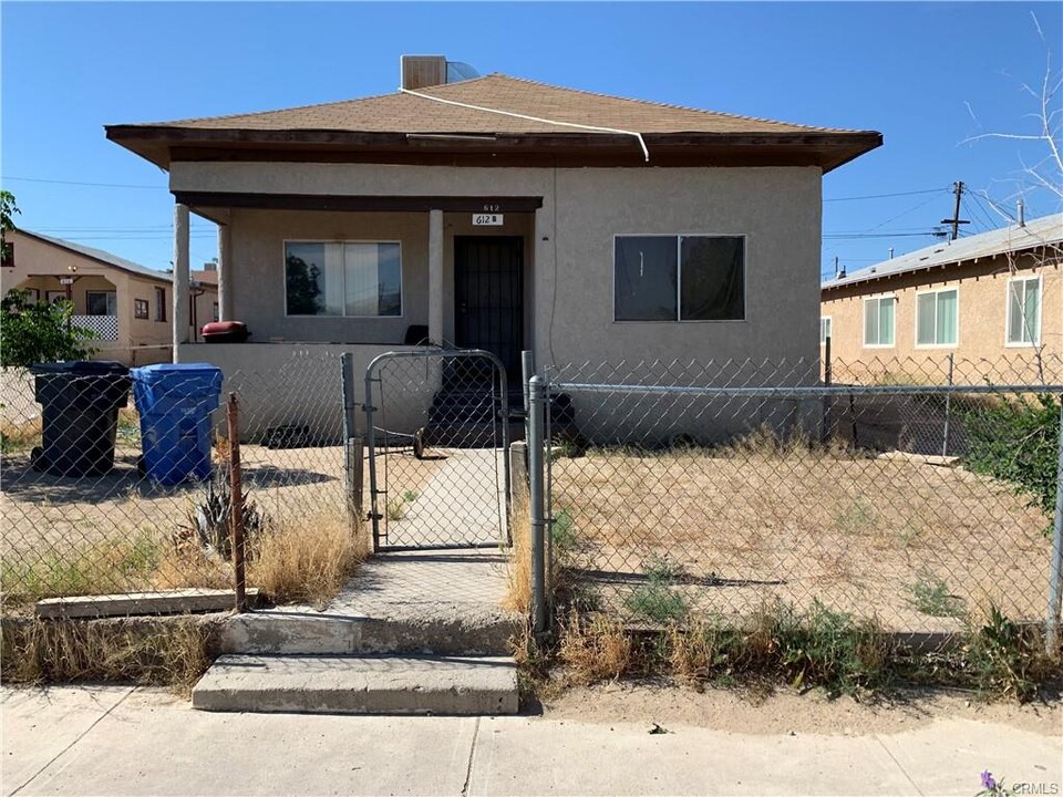 608 E Buena Vista St in Barstow, CA - Building Photo