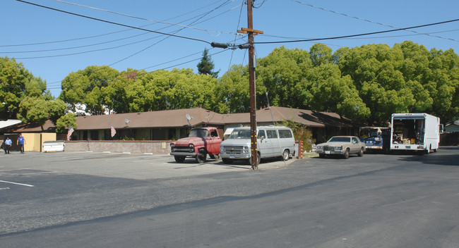 Units 2-18 in Campbell, CA - Building Photo - Building Photo