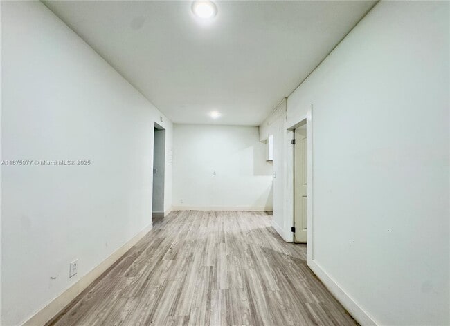 2025 Bay Dr in Miami Beach, FL - Building Photo - Building Photo