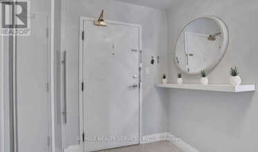 350 Webb Dr in Mississauga, ON - Building Photo - Building Photo