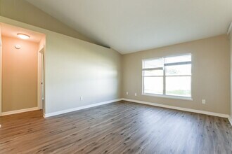 1109 W Riviera Blvd in Oviedo, FL - Foto de edificio - Building Photo