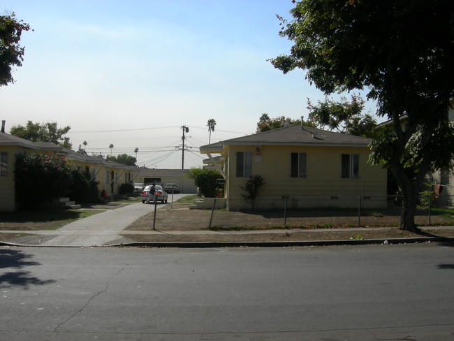 1130 W 90th St in Los Angeles, CA - Building Photo - Building Photo