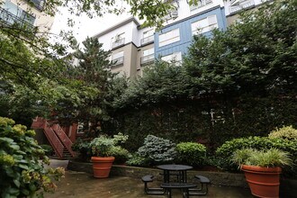 Promenade at the Park Apartment Homes in Seattle, WA - Foto de edificio - Building Photo