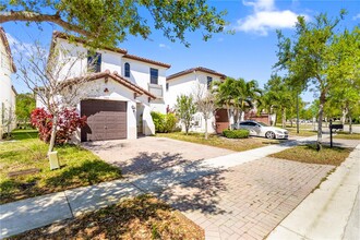 3762 93rd Ave in Pembroke Pines, FL - Building Photo - Building Photo