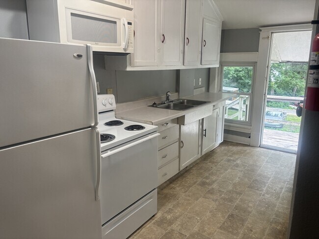 1725 D Ave NE in Cedar Rapids, IA - Building Photo - Building Photo