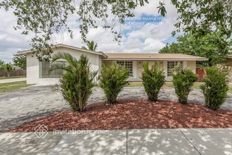 4915 Johnson St in Hollywood, FL - Building Photo - Building Photo