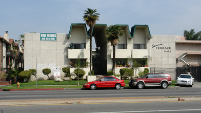 Sherman Terrace in Van Nuys, CA - Building Photo - Building Photo