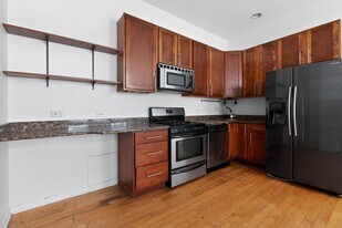 811 W Eastwood Ave, Unit 101 in Chicago, IL - Building Photo