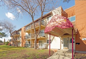 10730 112th St NW in Edmonton, AB - Building Photo