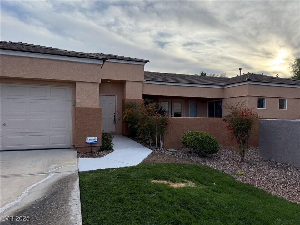 641 Bear Grass St in Las Vegas, NV - Building Photo