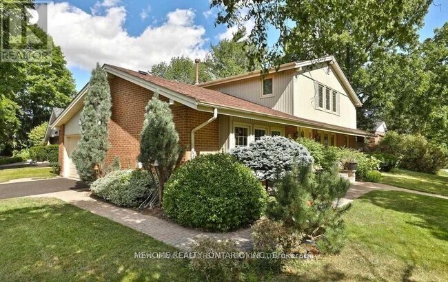 236 Ash Tree Way in Oakville, ON - Building Photo - Building Photo