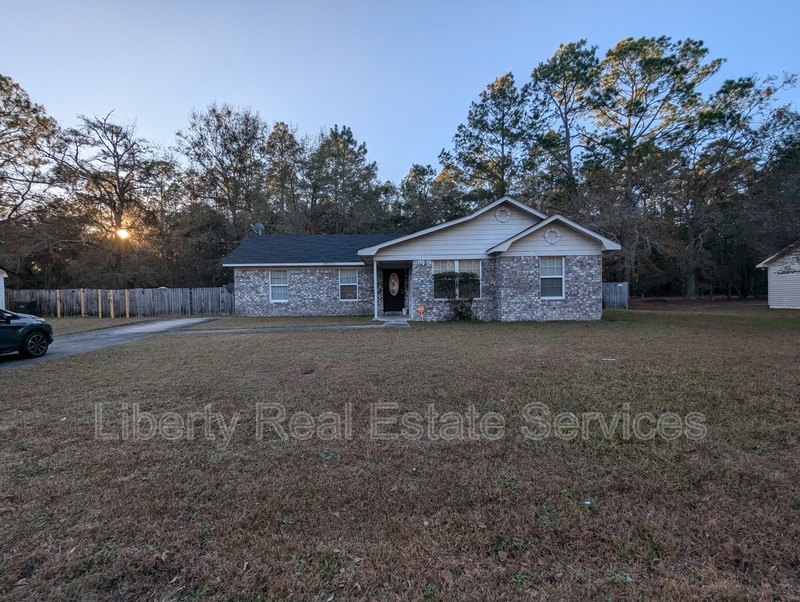 91 Bass Rd in Allenhurst, GA - Building Photo