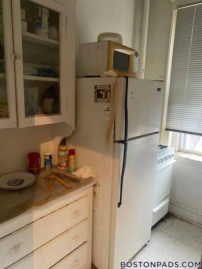 1576 Commonwealth Ave in Boston, MA - Building Photo - Building Photo